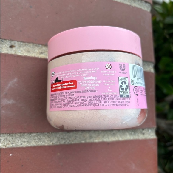 Dove x crumbl Strawberry Crumb Cake Body Scrub - Pink - Picture 3 of 3